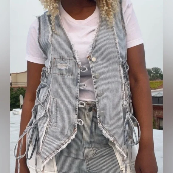 POL Stripe Denim Oversized Vest Criss Cross Side Ties Distressed Size Medium - Picture 2 of 8
